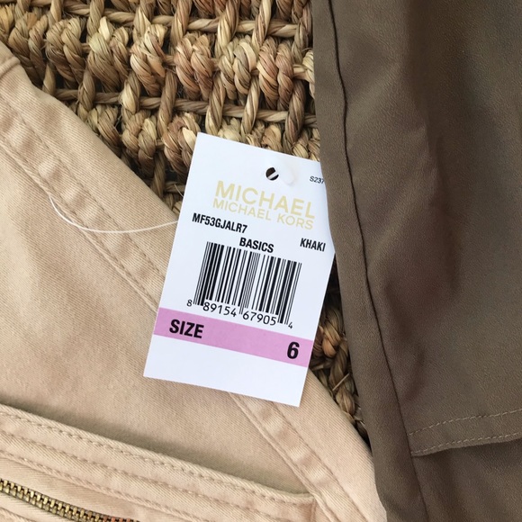 🆕 MICHAEL Michael Kors Khaki Pants/Green Top - Picture 8 of 11